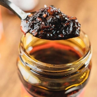 Μελωμένη σάλτσα Laoganma CHILLI με κόκκινο λάδι CHILI