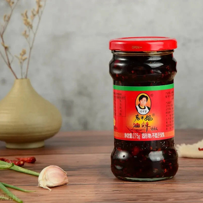 Μελωμένη σάλτσα Laoganma CHILLI με κόκκινο λάδι CHILI